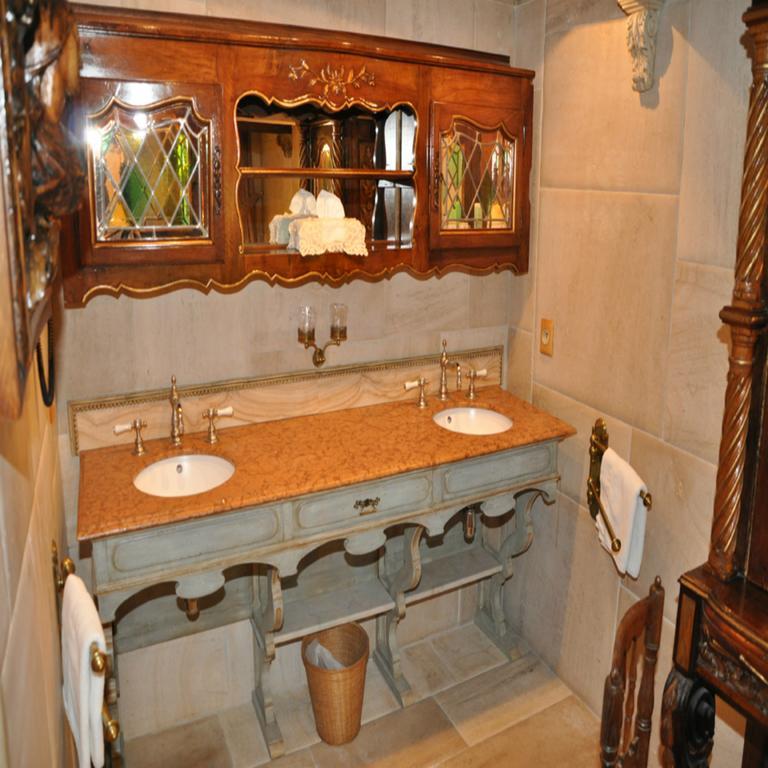 Chateau Hotel La Vignette Haute Auribeau-sur-Siagne Room photo